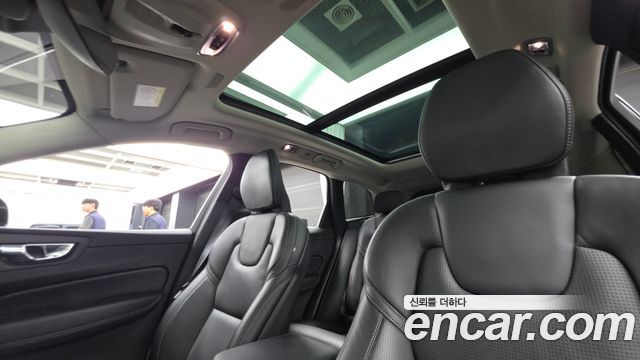 Volvo XC60 (II) B6 Inscirtion 2021 — фото 18