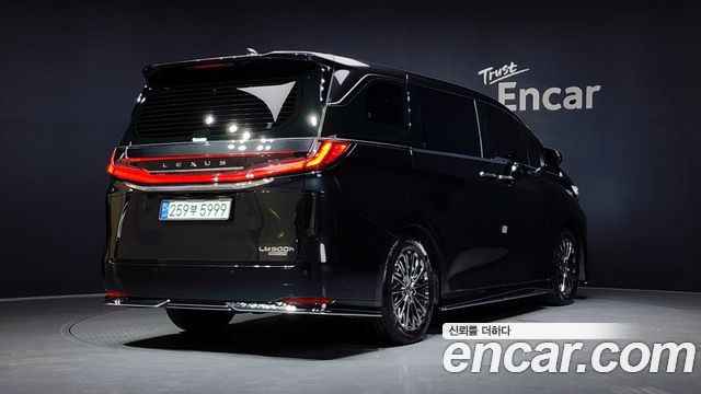 Lexus LM (II) 500h Royal 2025 — фото 2