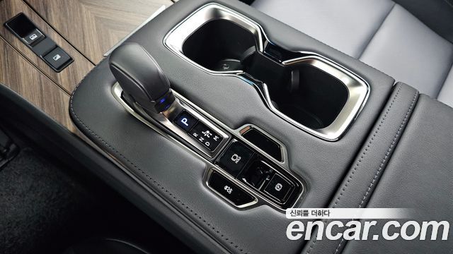 Lexus LM (II) 500h Royal 2025 — фото 9