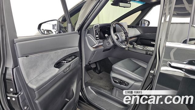 Lexus LM (II) 500h Royal 2025 — фото 10
