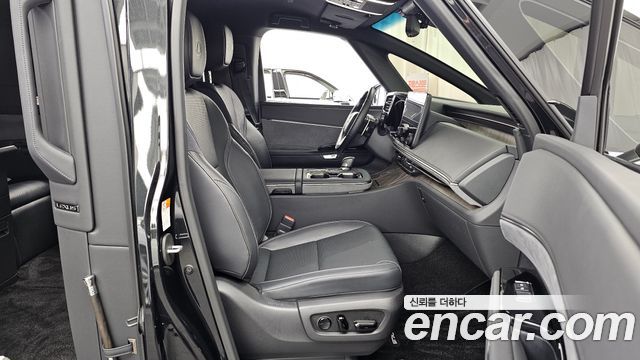 Lexus LM (II) 500h Royal 2025 — фото 11