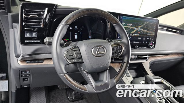 Lexus LM (II) 500h Royal 2025 — фото 13