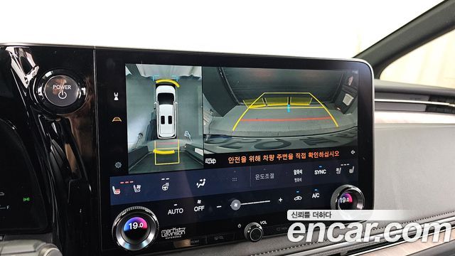 Lexus LM (II) 500h Royal 2025 — фото 15