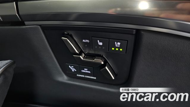 Lexus LM (II) 500h Royal 2025 — фото 19