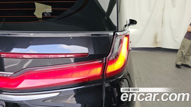 Lexus LM (II) 500h Royal 2025 — фото 23