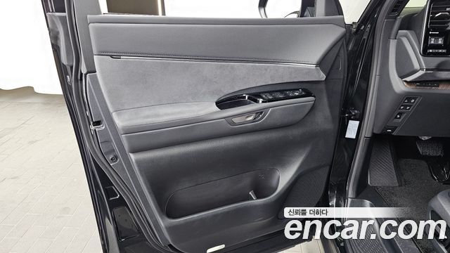 Lexus LM (II) 500h Royal 2025 — фото 24