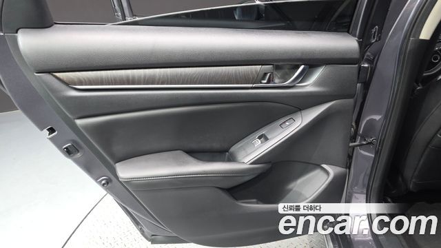 Honda Accord (X) 2.0 Hybrid Touring 2020 — фото 25