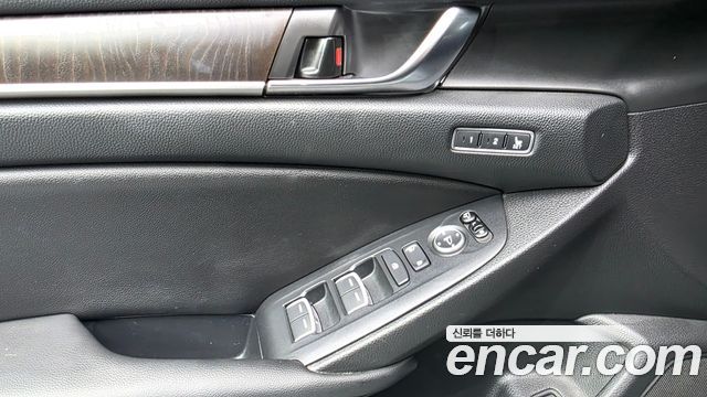 Honda Accord (X) 2.0 Hybrid Touring 2020 — фото 27