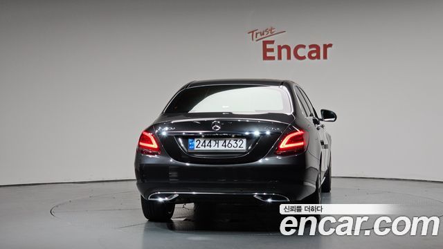 Mercedes-Benz C-Class (W205) C220 d 4MATIC 2020 — фото 4