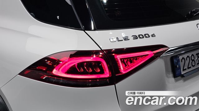 Mercedes-Benz GLE-Class (W167) GLE300d 4MATIC 2023 — фото 23