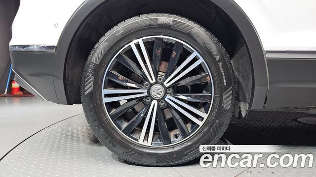 Volkswagen Tiguan (II) 2.0 TDI Prestige 2018 — фото 5
