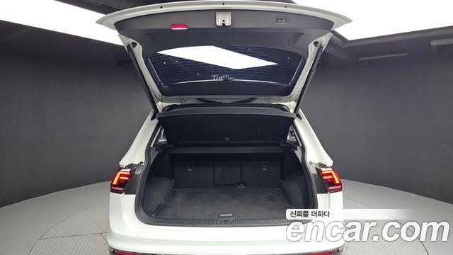 Volkswagen Tiguan (II) 2.0 TDI Prestige 2018 — фото 24