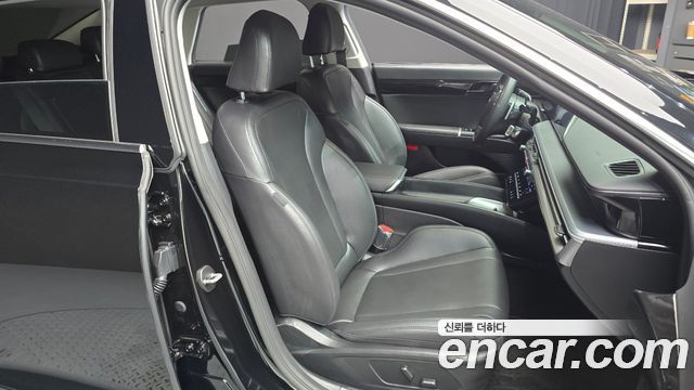 Hyundai Grandeur (GN7) 2,5 Gasoline 2WD Premium 2023 — фото 16