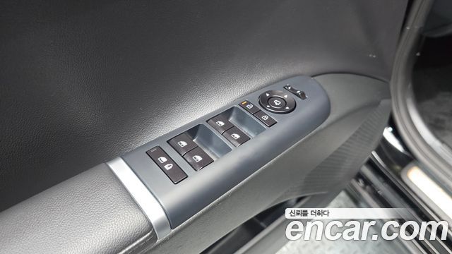 Hyundai Grandeur (GN7) 2,5 Gasoline 2WD Premium 2023 — фото 18