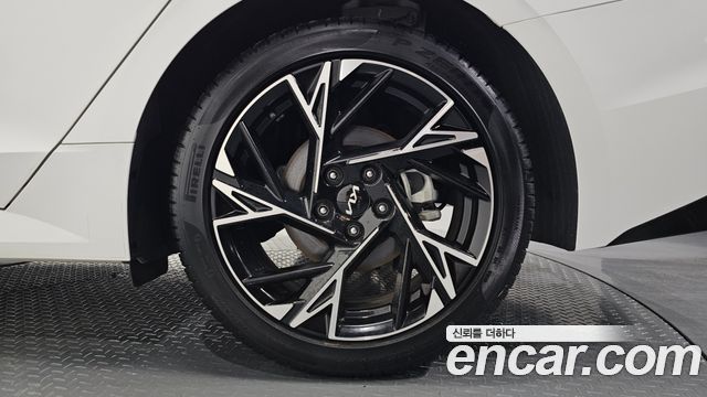 Kia K5 (III) 2.0 Noblesse 2024 — фото 21