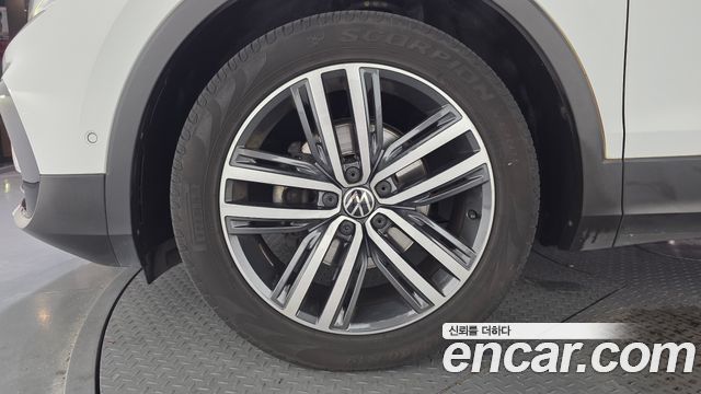 Volkswagen Tiguan (II) 2.0 TDI Prestige 2023 — фото 5