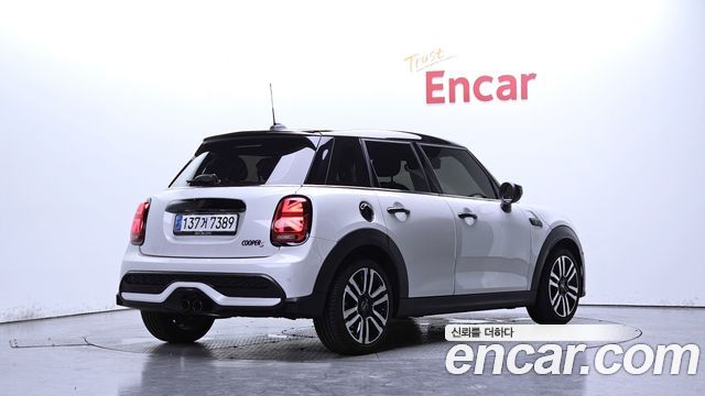 MINI Cooper S 5Door Classic Third Generation 2024 — фото 2