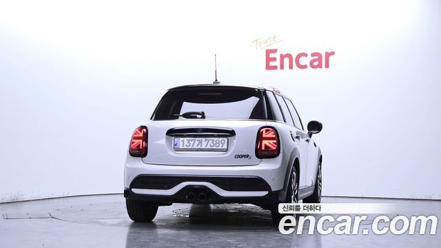 MINI Cooper S 5Door Classic Third Generation 2024 — фото 4