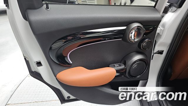 MINI Cooper S 5Door Classic Third Generation 2024 — фото 31