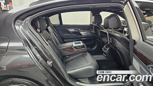 BMW 7 Series (G11) 750Li xDrive 2016 — фото 12