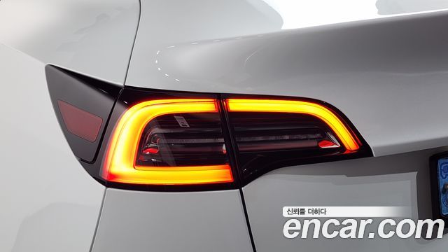 Tesla Model Y Long Range AWD 2021 — фото 23