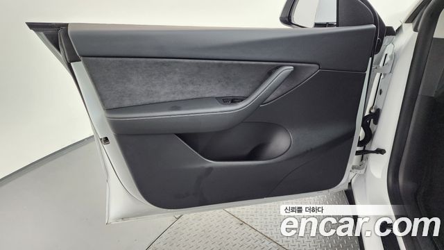 Tesla Model Y Long Range AWD 2021 — фото 24