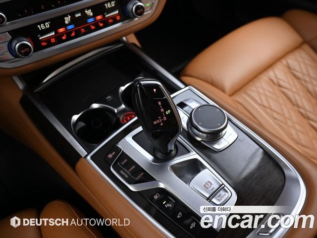 BMW 7 Series (G11) 745Le iPerformance Design Pure Excellence 2021 — фото 18