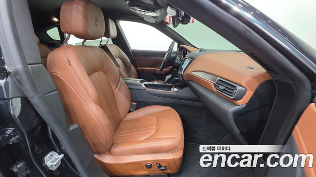 Maserati Levante 3.0 AWD 2020 — фото 10