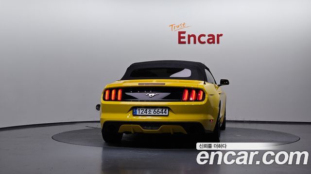 Ford Mustang Convertible 2017 — фото 4