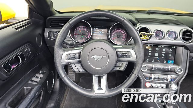Ford Mustang Convertible 2017 — фото 16