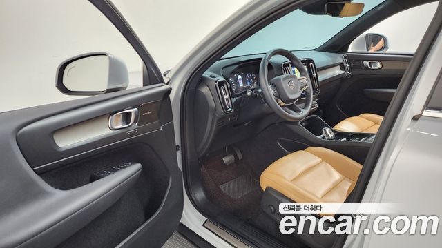 Volvo XC40 T4 Inscription 2020 — фото 10