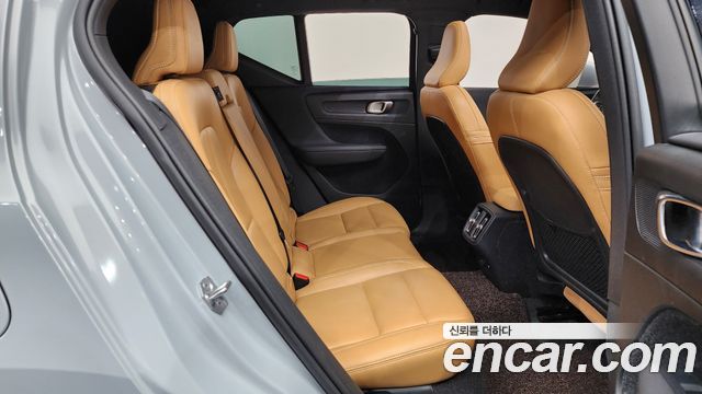 Volvo XC40 T4 Inscription 2020 — фото 11