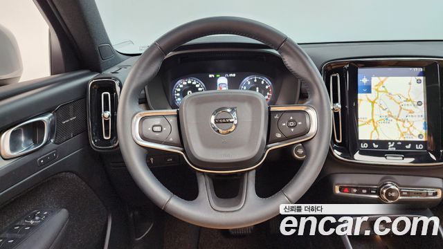Volvo XC40 T4 Inscription 2020 — фото 12