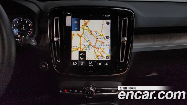 Volvo XC40 T4 Inscription 2020 — фото 13