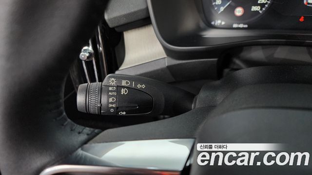 Volvo XC40 T4 Inscription 2020 — фото 16
