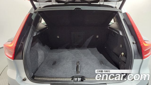 Volvo XC40 T4 Inscription 2020 — фото 20