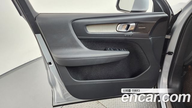 Volvo XC40 T4 Inscription 2020 — фото 24