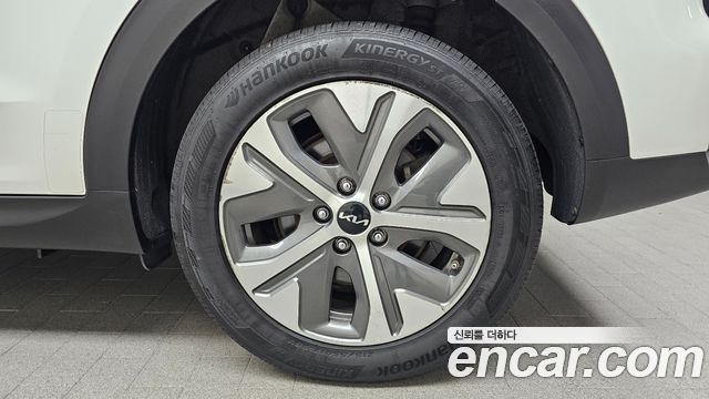 Kia Niro Plus Earth 2023 — фото 21