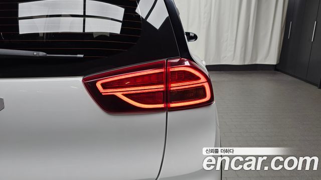 Kia Niro Plus Earth 2023 — фото 23
