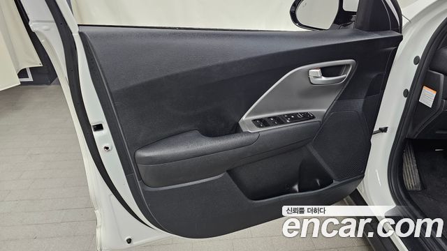 Kia Niro Plus Earth 2023 — фото 24