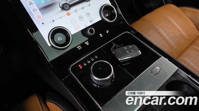 Land Rover Range Rover Velar 3.0 D300 R-Dynamic HSE 2019 — фото 9