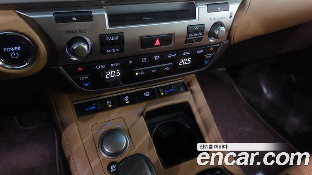 Lexus ES300h Supreme+ XV60 2018 — фото 16