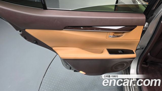 Lexus ES300h Supreme+ XV60 2018 — фото 25