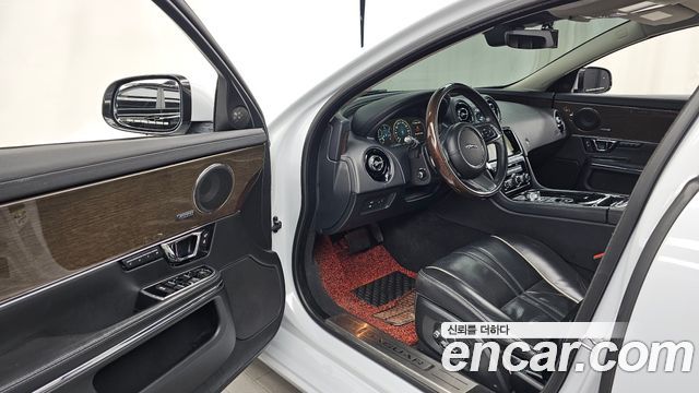 Jaguar XJ 3.0D Premium Luxury LWB X351 2018 — фото 10