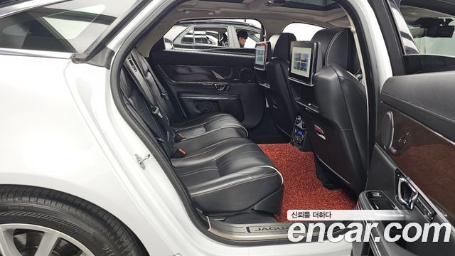 Jaguar XJ 3.0D Premium Luxury LWB X351 2018 — фото 12