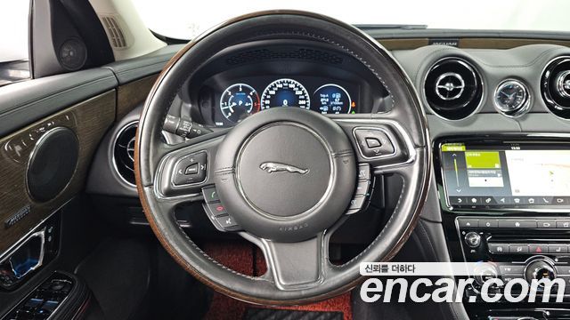 Jaguar XJ 3.0D Premium Luxury LWB X351 2018 — фото 13