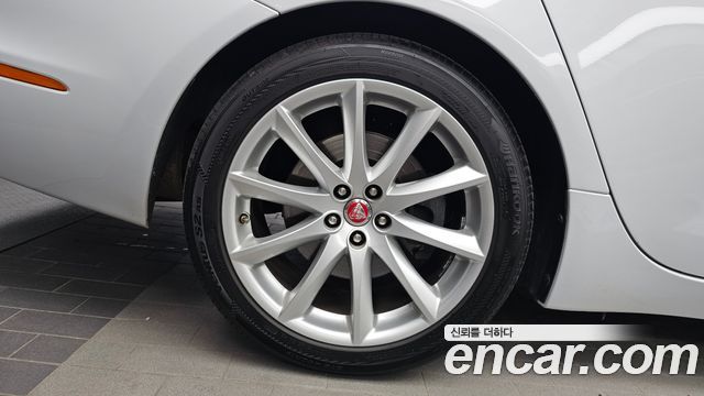 Jaguar XJ 3.0D Premium Luxury LWB X351 2018 — фото 21