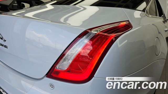Jaguar XJ 3.0D Premium Luxury LWB X351 2018 — фото 23