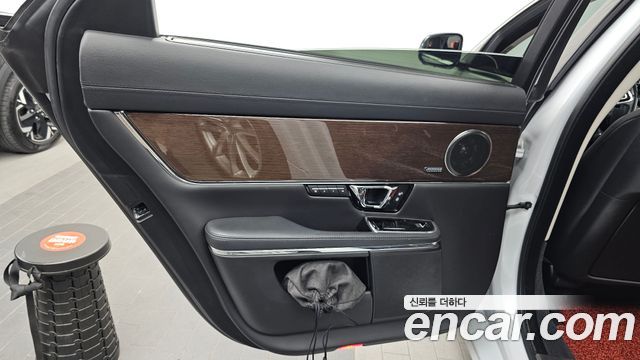 Jaguar XJ 3.0D Premium Luxury LWB X351 2018 — фото 25