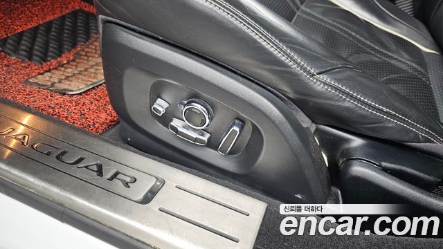 Jaguar XJ 3.0D Premium Luxury LWB X351 2018 — фото 31